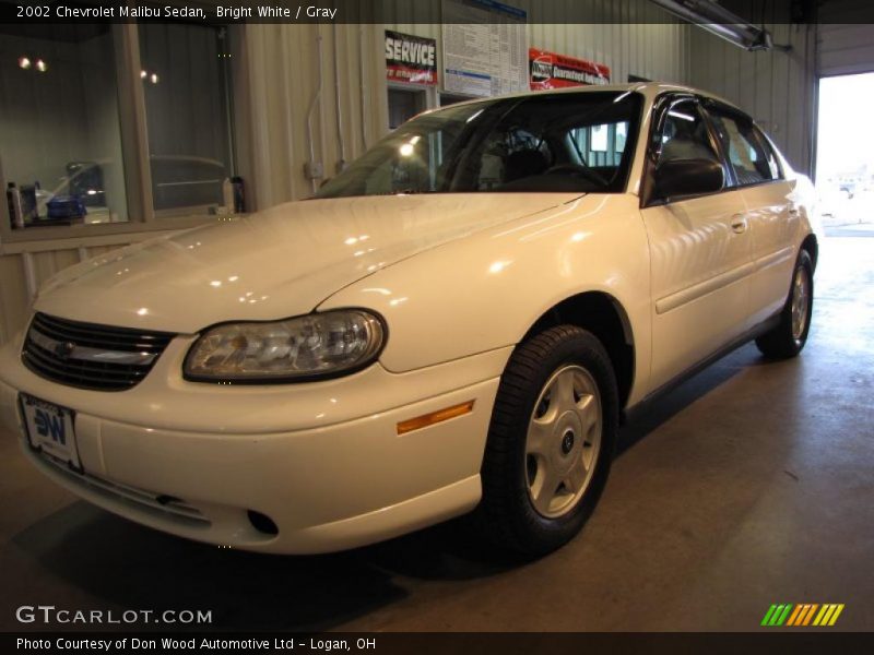Bright White / Gray 2002 Chevrolet Malibu Sedan