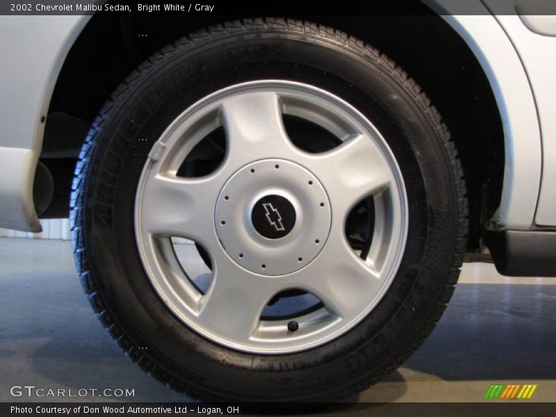 Bright White / Gray 2002 Chevrolet Malibu Sedan