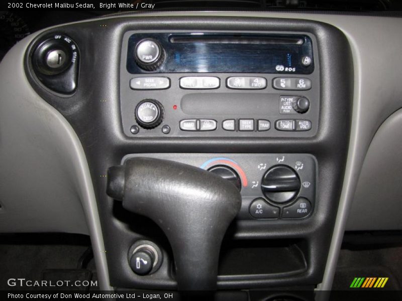 Bright White / Gray 2002 Chevrolet Malibu Sedan
