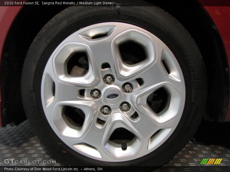 Sangria Red Metallic / Medium Light Stone 2010 Ford Fusion SE