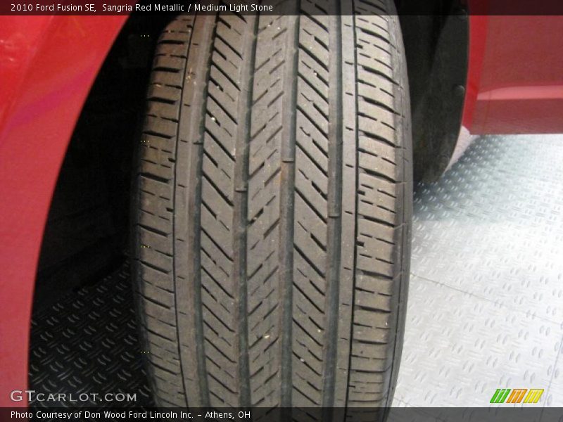 Sangria Red Metallic / Medium Light Stone 2010 Ford Fusion SE