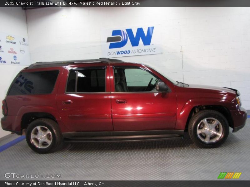 Majestic Red Metallic / Light Gray 2005 Chevrolet TrailBlazer EXT LT 4x4