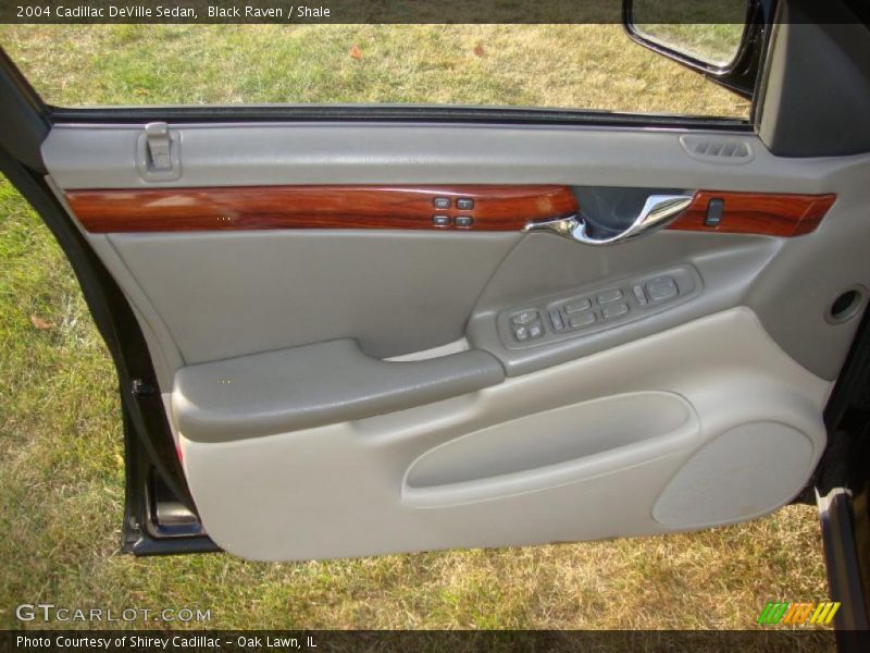 Black Raven / Shale 2004 Cadillac DeVille Sedan