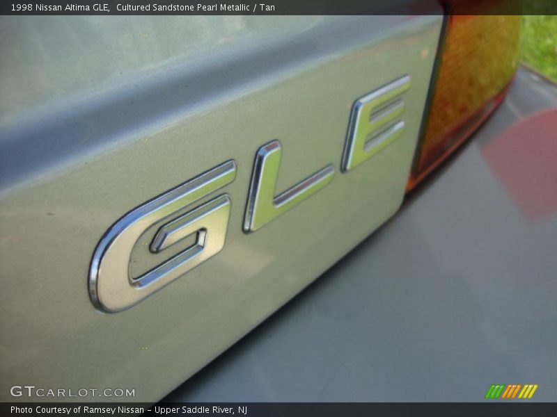 Cultured Sandstone Pearl Metallic / Tan 1998 Nissan Altima GLE