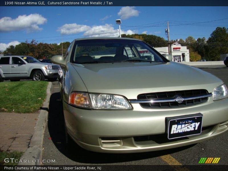 Cultured Sandstone Pearl Metallic / Tan 1998 Nissan Altima GLE
