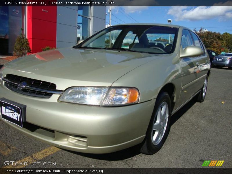 Cultured Sandstone Pearl Metallic / Tan 1998 Nissan Altima GLE