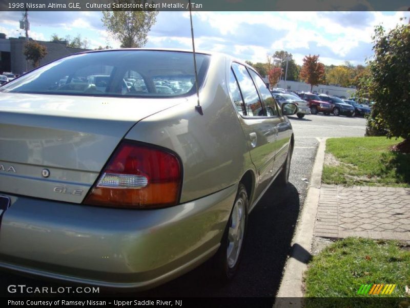 Cultured Sandstone Pearl Metallic / Tan 1998 Nissan Altima GLE