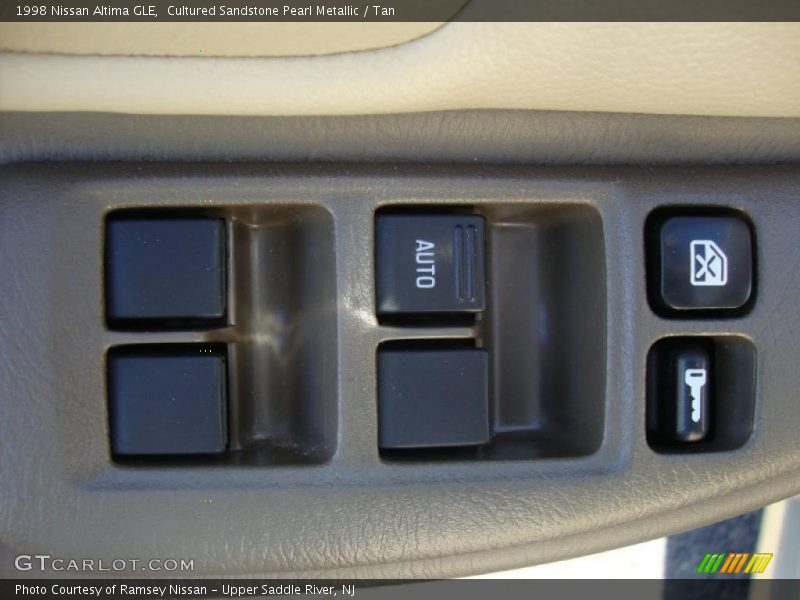 Cultured Sandstone Pearl Metallic / Tan 1998 Nissan Altima GLE