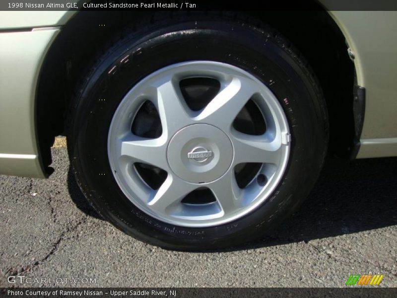 Cultured Sandstone Pearl Metallic / Tan 1998 Nissan Altima GLE