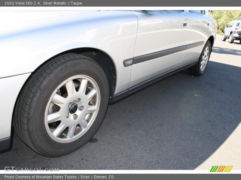 Silver Metallic / Taupe 2001 Volvo S60 2.4