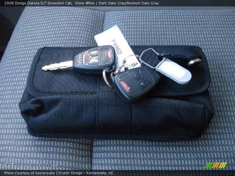 Stone White / Dark Slate Gray/Medium Slate Gray 2008 Dodge Dakota SLT Extended Cab