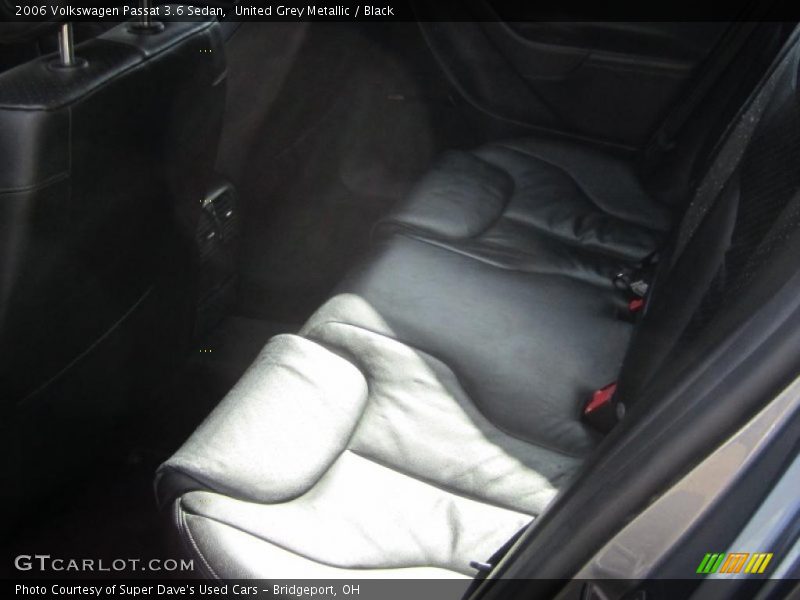 United Grey Metallic / Black 2006 Volkswagen Passat 3.6 Sedan