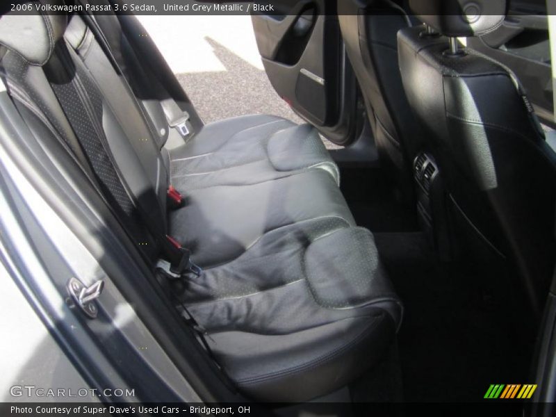 United Grey Metallic / Black 2006 Volkswagen Passat 3.6 Sedan