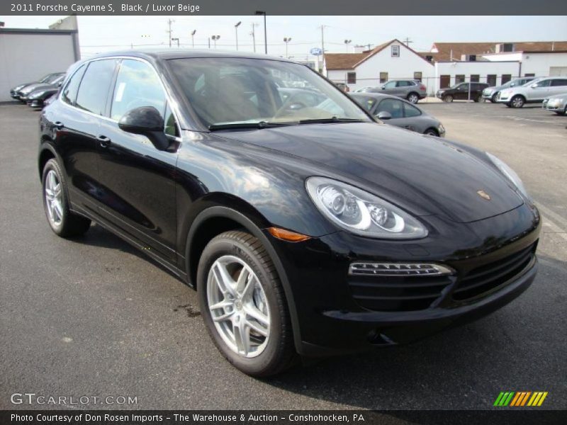 Front 3/4 View of 2011 Cayenne S