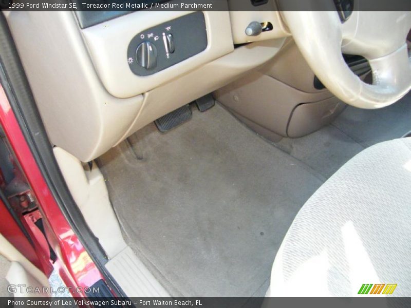 Toreador Red Metallic / Medium Parchment 1999 Ford Windstar SE