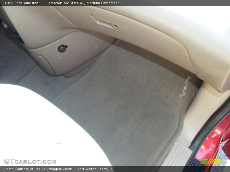 Toreador Red Metallic / Medium Parchment 1999 Ford Windstar SE