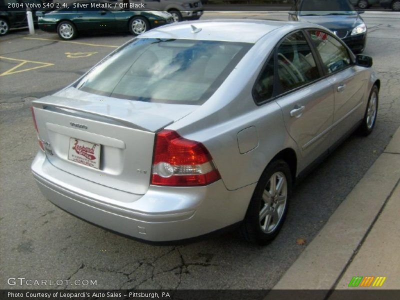 Silver Metallic / Off Black 2004 Volvo S40 2.4i