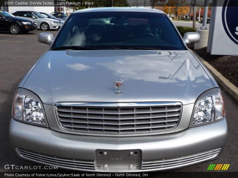 Light Platinum / Black 2005 Cadillac DeVille Sedan