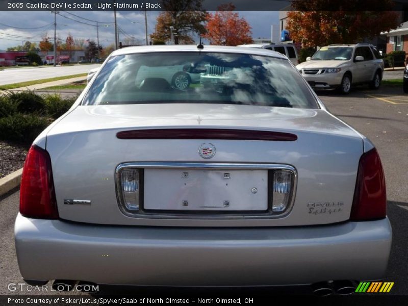 Light Platinum / Black 2005 Cadillac DeVille Sedan