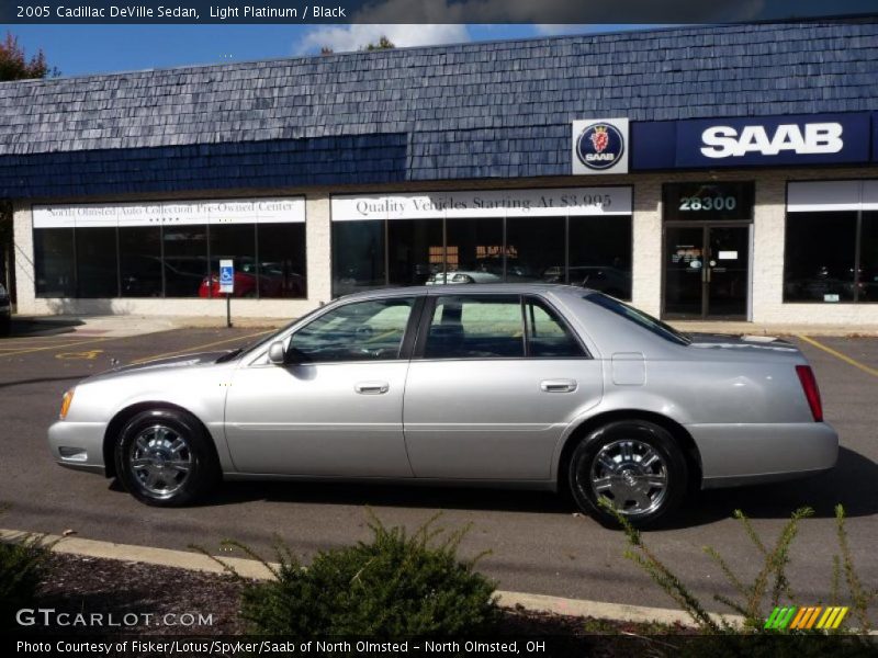 Light Platinum / Black 2005 Cadillac DeVille Sedan