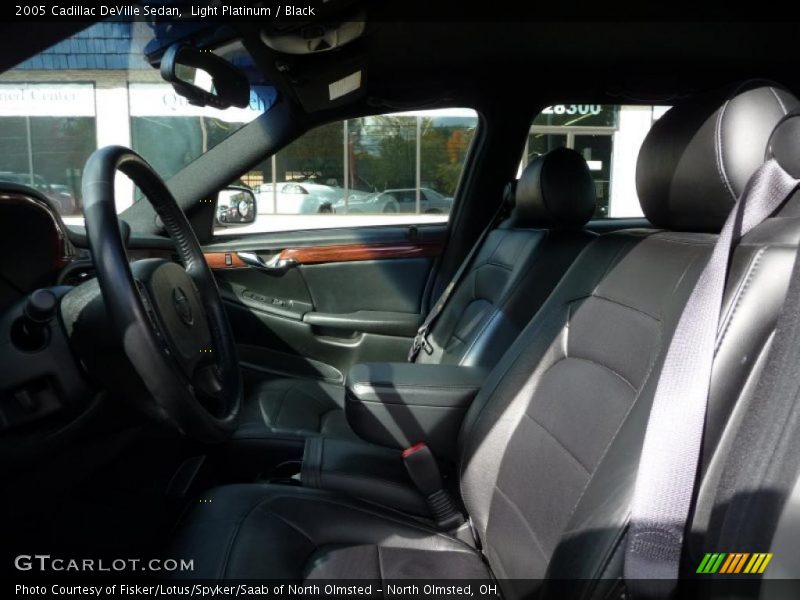 Light Platinum / Black 2005 Cadillac DeVille Sedan