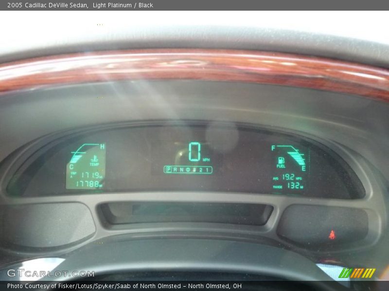 Light Platinum / Black 2005 Cadillac DeVille Sedan