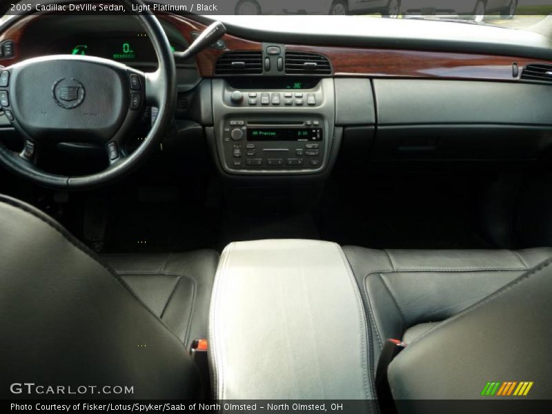 Light Platinum / Black 2005 Cadillac DeVille Sedan