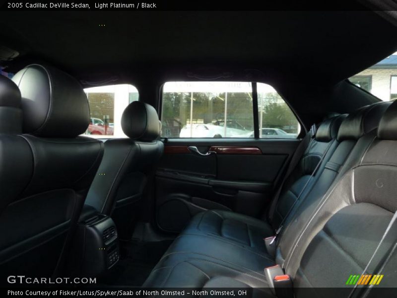 Light Platinum / Black 2005 Cadillac DeVille Sedan