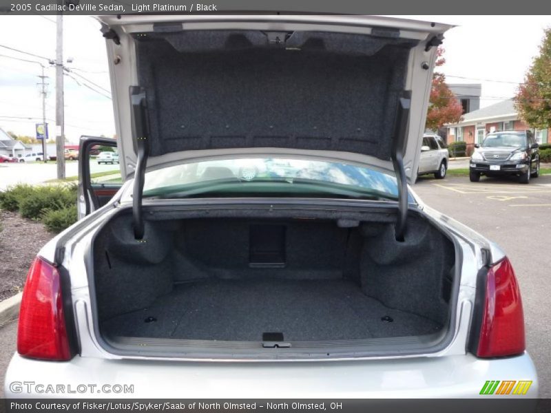 Light Platinum / Black 2005 Cadillac DeVille Sedan