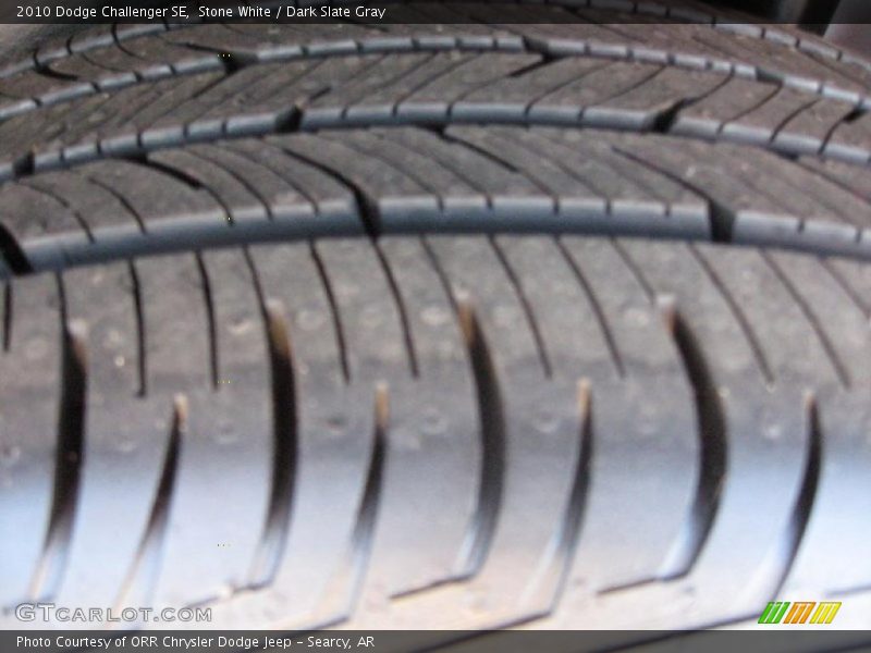 Stone White / Dark Slate Gray 2010 Dodge Challenger SE