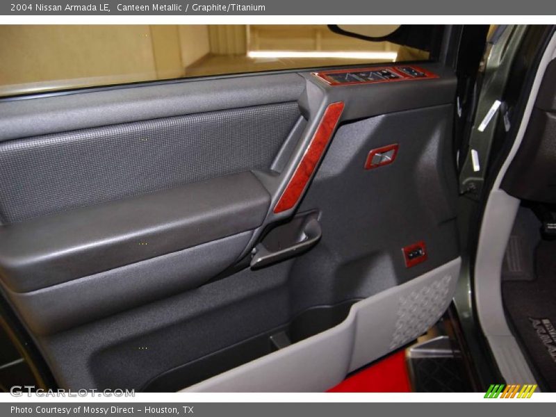 Canteen Metallic / Graphite/Titanium 2004 Nissan Armada LE