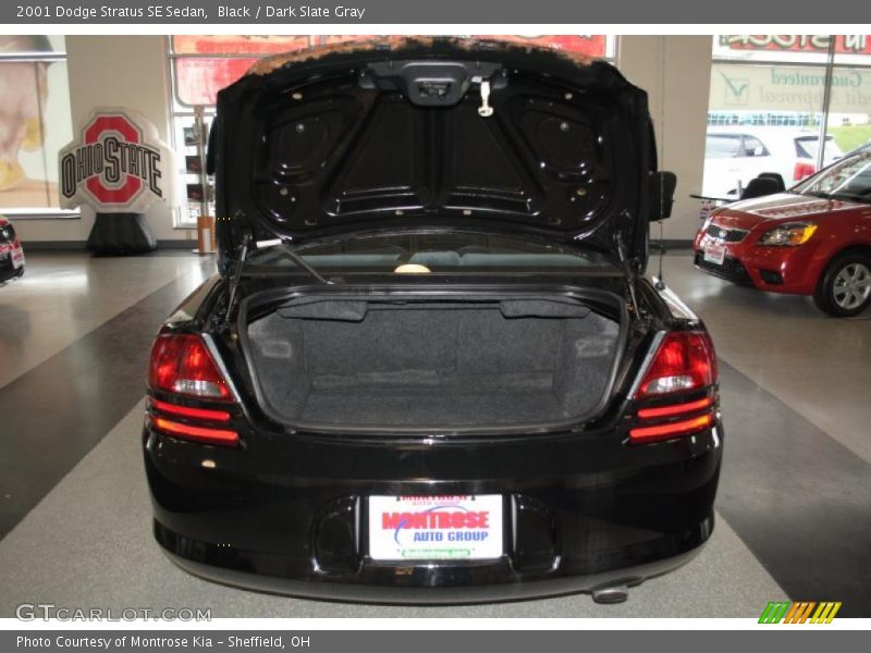  2001 Stratus SE Sedan Trunk