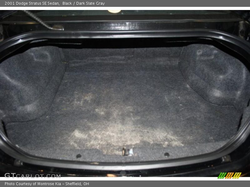  2001 Stratus SE Sedan Trunk