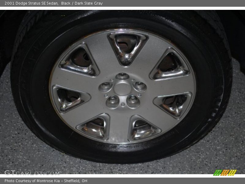  2001 Stratus SE Sedan Wheel