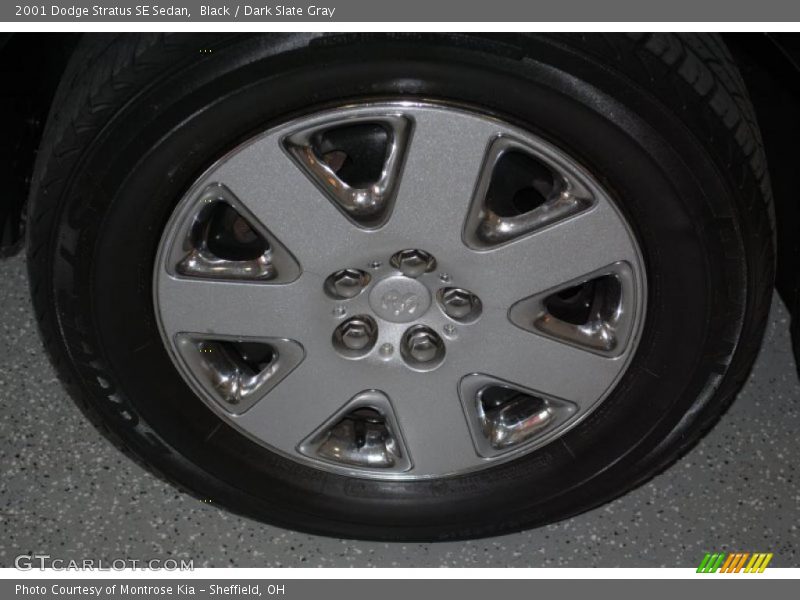  2001 Stratus SE Sedan Wheel