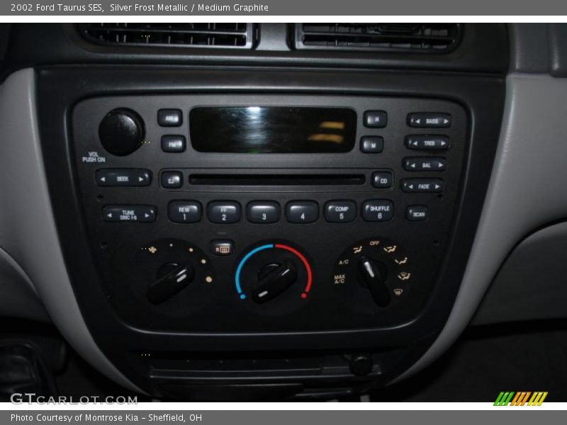 Silver Frost Metallic / Medium Graphite 2002 Ford Taurus SES