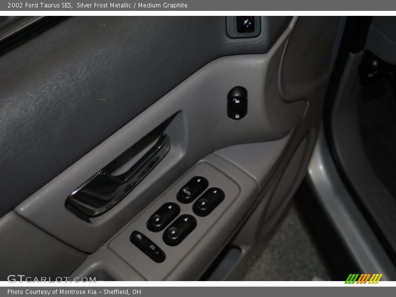 Silver Frost Metallic / Medium Graphite 2002 Ford Taurus SES