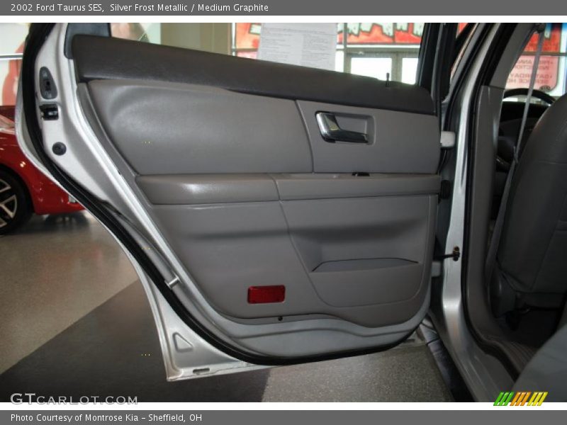 Silver Frost Metallic / Medium Graphite 2002 Ford Taurus SES
