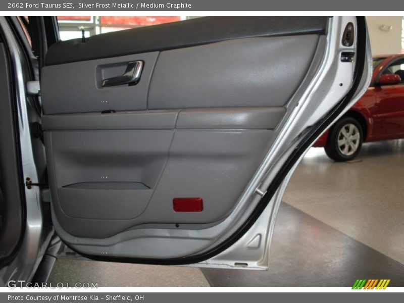 Silver Frost Metallic / Medium Graphite 2002 Ford Taurus SES