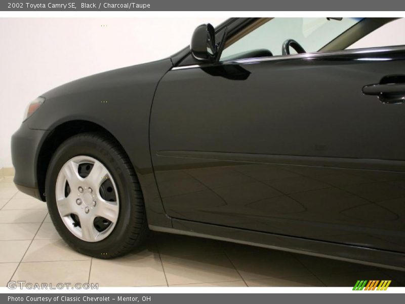 Black / Charcoal/Taupe 2002 Toyota Camry SE