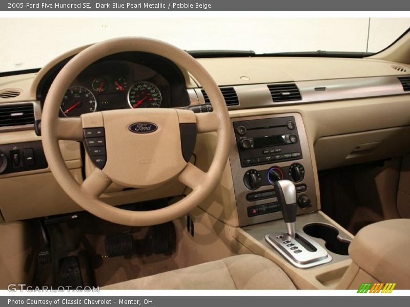 Dashboard of 2005 Five Hundred SE