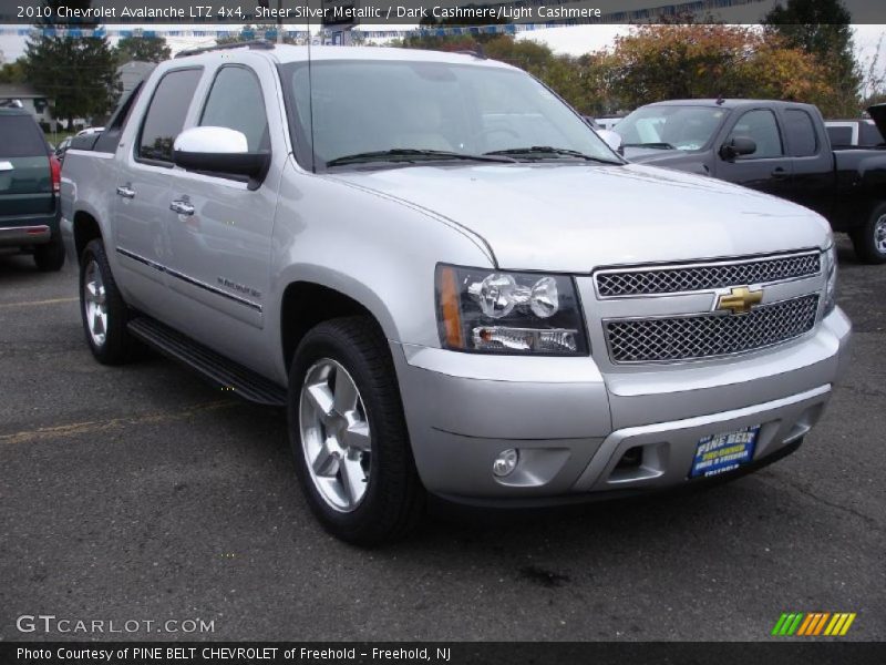Front 3/4 View of 2010 Avalanche LTZ 4x4