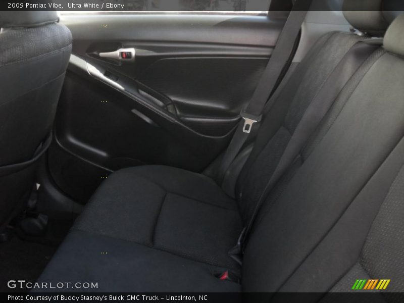 Ultra White / Ebony 2009 Pontiac Vibe