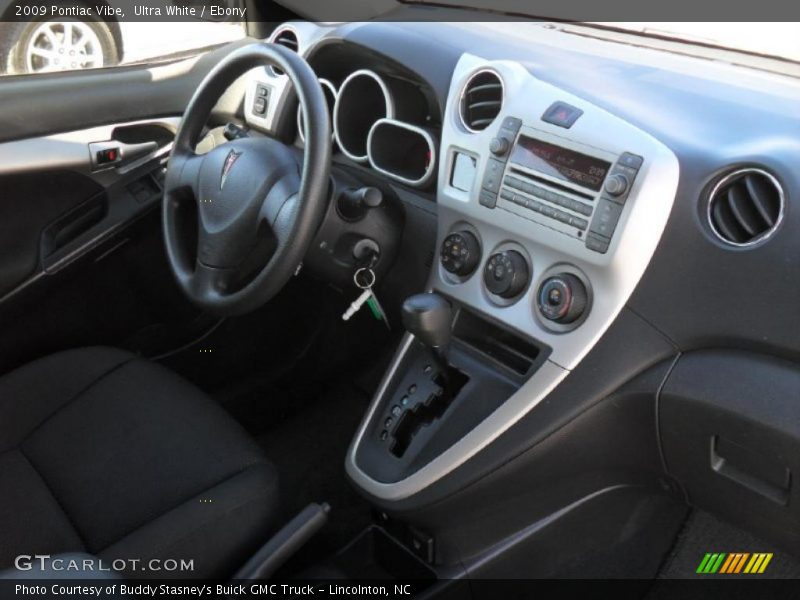 Ultra White / Ebony 2009 Pontiac Vibe
