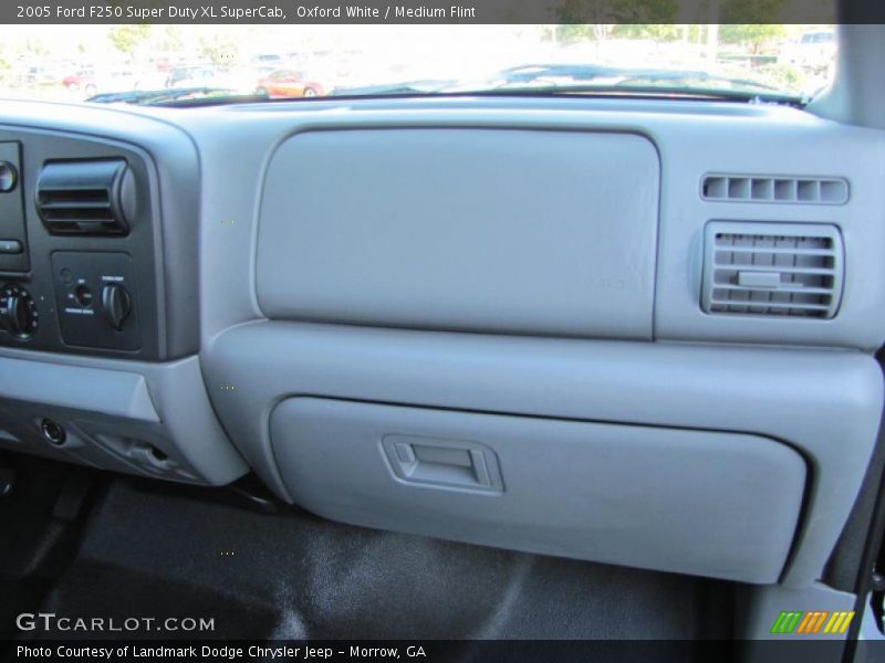 Oxford White / Medium Flint 2005 Ford F250 Super Duty XL SuperCab