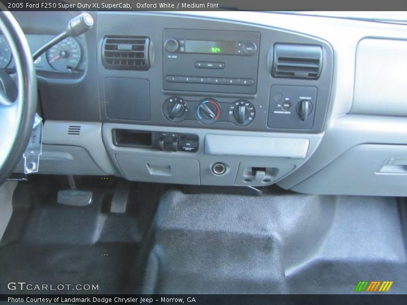 Controls of 2005 F250 Super Duty XL SuperCab