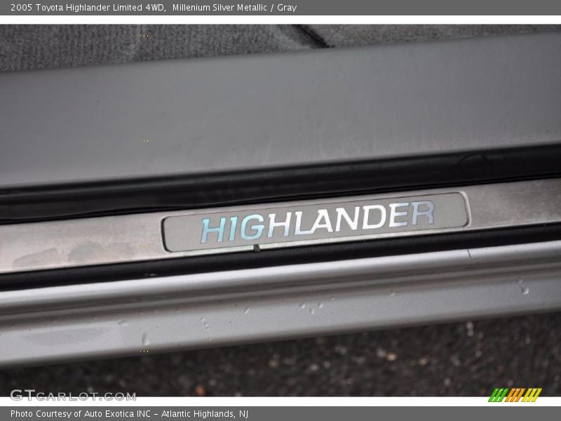 Millenium Silver Metallic / Gray 2005 Toyota Highlander Limited 4WD