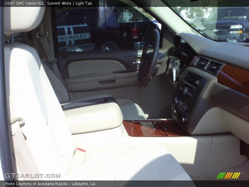 Summit White / Light Tan 2007 GMC Yukon SLE