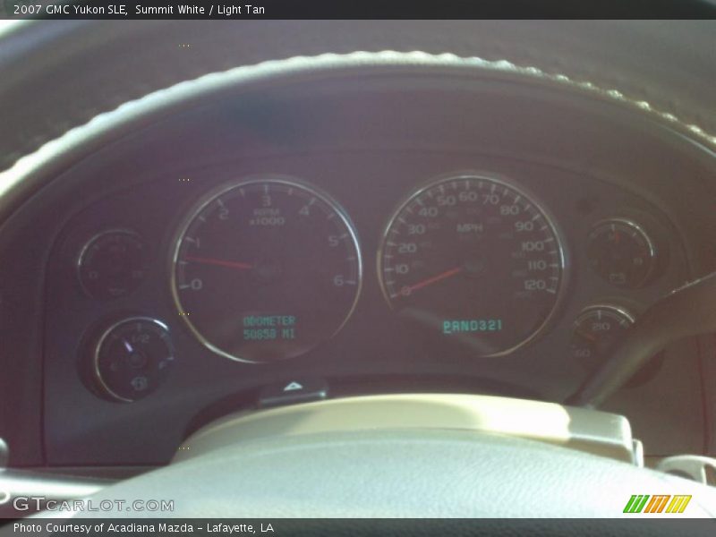Summit White / Light Tan 2007 GMC Yukon SLE