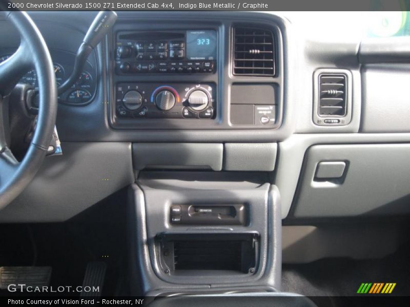 Controls of 2000 Silverado 1500 Z71 Extended Cab 4x4